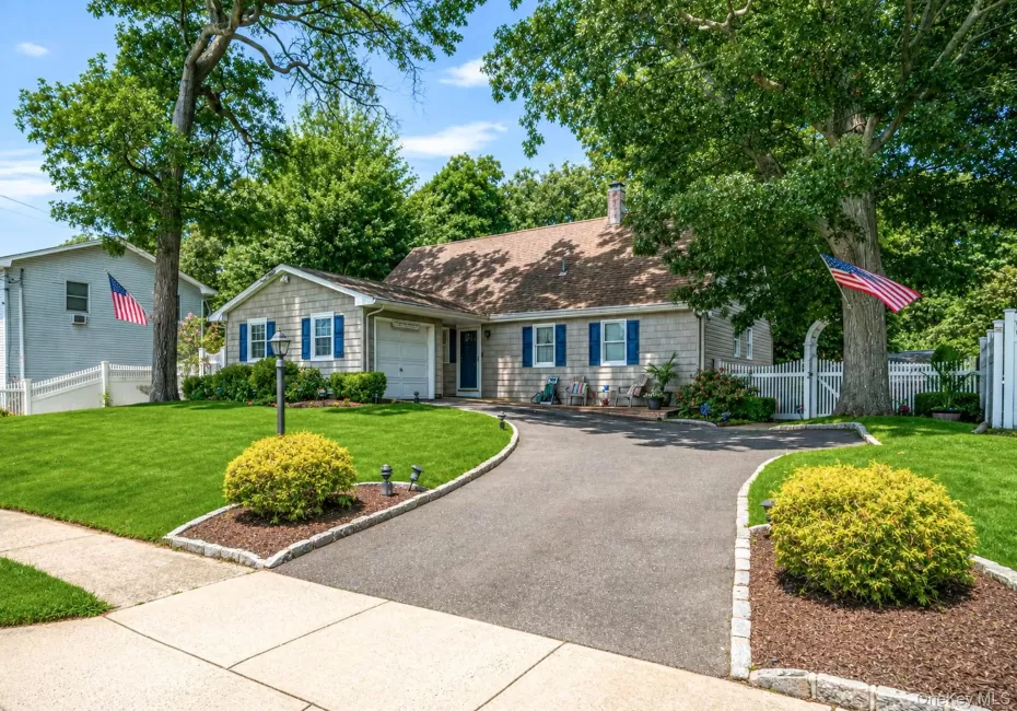 1A Richard Place, Brookhaven, NY, 3 Bedrooms Bedrooms, 8 Rooms Rooms,2 BathroomsBathrooms,Residential,For Rent,Richard,0,1028494 1A Richard Place, Brookhaven, NY, 3 Bedrooms Bedrooms, 8 Rooms Rooms,2 BathroomsBathrooms,Residential,For Rent,Richard,0,1028494
