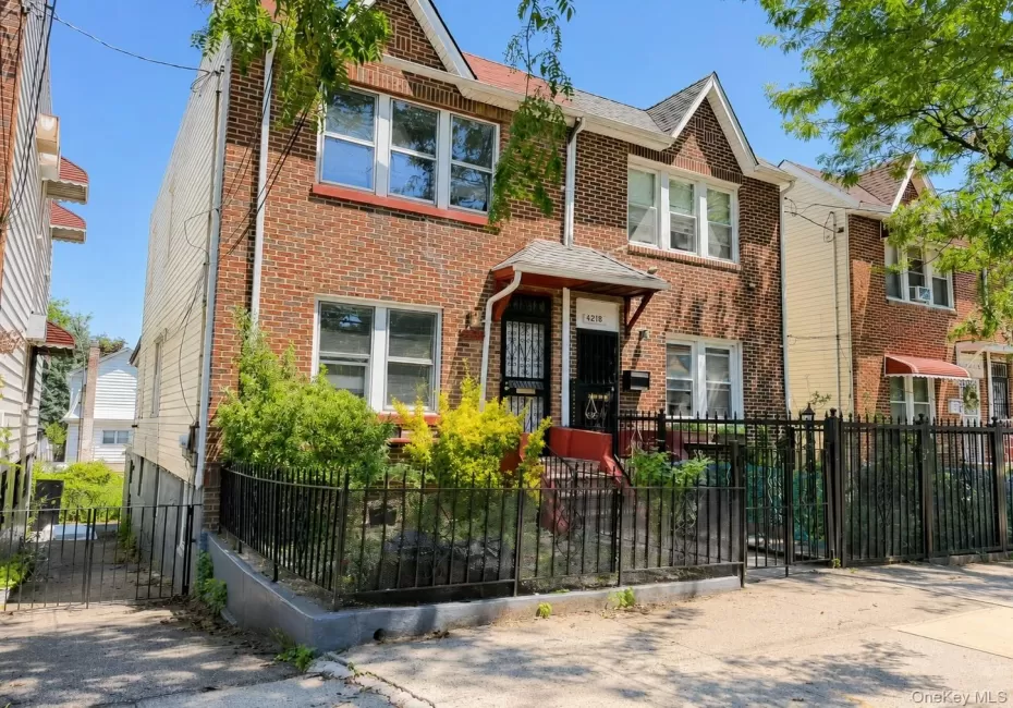 4220 Boyd Avenue, New York, NY, 3 Bedrooms Bedrooms, 8 Rooms Rooms,2 BathroomsBathrooms,Residential,For Rent,Boyd,0,1028339 4220 Boyd Avenue, New York, NY, 3 Bedrooms Bedrooms, 8 Rooms Rooms,2 BathroomsBathrooms,Residential,For Rent,Boyd,0,1028339