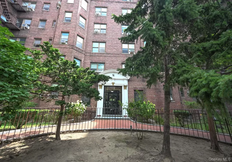 61-41 Saunders Street, New York, NY, 2 Bedrooms Bedrooms, 4 Rooms Rooms,1 BathroomBathrooms,Residential,For Rent,Saunders,0,1028528 61-41 Saunders Street, New York, NY, 2 Bedrooms Bedrooms, 4 Rooms Rooms,1 BathroomBathrooms,Residential,For Rent,Saunders,0,1028528