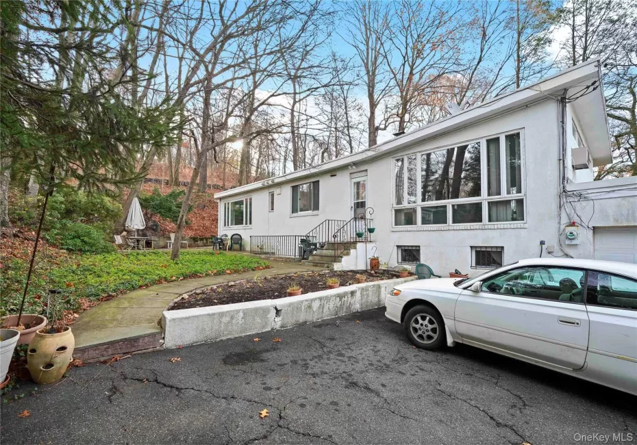 Welcome To 28 Sprain Valley Road! Welcome To 28 Sprain Valley Road!