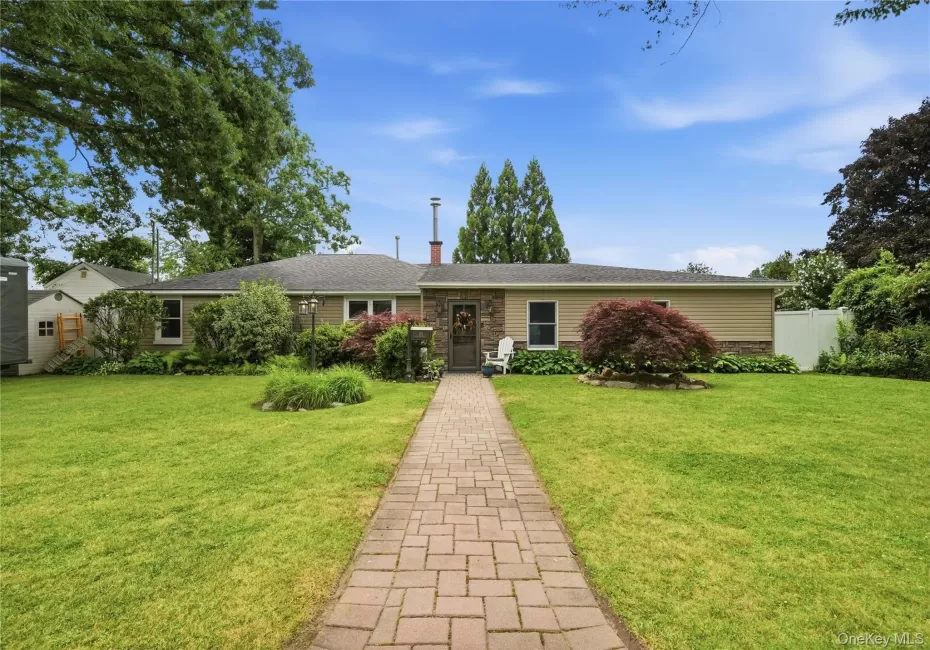 178 New Hampshire Avenue, Oyster Bay, NY, 3 Bedrooms Bedrooms, 6 Rooms Rooms,2 BathroomsBathrooms,Residential,For Rent,New Hampshire,0,1027411 178 New Hampshire Avenue, Oyster Bay, NY, 3 Bedrooms Bedrooms, 6 Rooms Rooms,2 BathroomsBathrooms,Residential,For Rent,New Hampshire,0,1027411