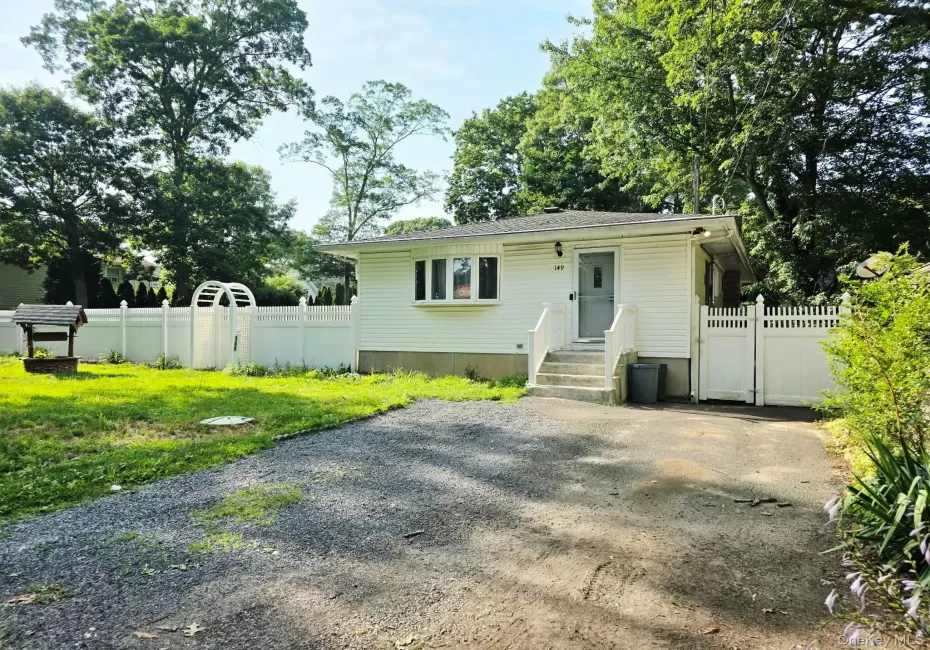 149 Moriches Avenue, Brookhaven, NY, 3 Bedrooms Bedrooms, 7 Rooms Rooms,2 BathroomsBathrooms,Residential,For Rent,Moriches,0,1028118 149 Moriches Avenue, Brookhaven, NY, 3 Bedrooms Bedrooms, 7 Rooms Rooms,2 BathroomsBathrooms,Residential,For Rent,Moriches,0,1028118