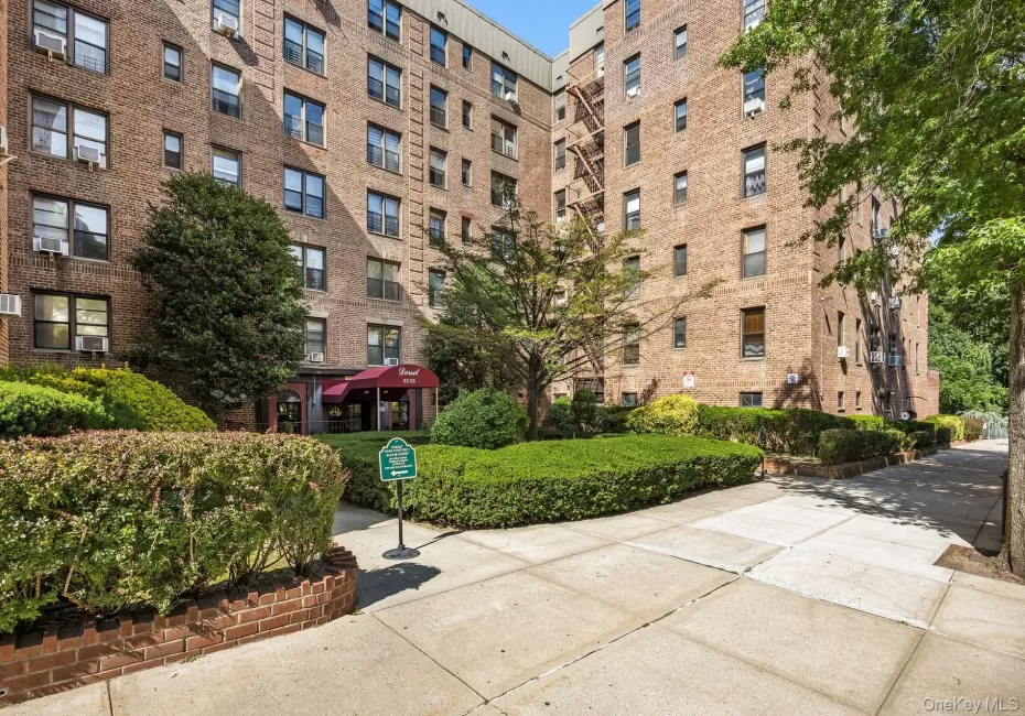 83-25 98 Street, New York, NY, 2 Bedrooms Bedrooms, 5 Rooms Rooms,1 BathroomBathrooms,Residential,For Rent,98,0,1028731 83-25 98 Street, New York, NY, 2 Bedrooms Bedrooms, 5 Rooms Rooms,1 BathroomBathrooms,Residential,For Rent,98,0,1028731