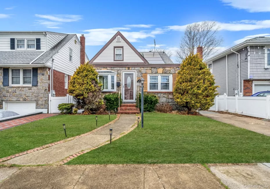 12 Edna Court, Hempstead, NY, 3 Bedrooms Bedrooms, 9 Rooms Rooms,2 BathroomsBathrooms,Residential,For Rent,Edna,0,1029086 12 Edna Court, Hempstead, NY, 3 Bedrooms Bedrooms, 9 Rooms Rooms,2 BathroomsBathrooms,Residential,For Rent,Edna,0,1029086