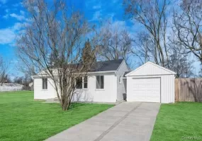 41 Tamarack Street, Islip, NY, 4 Bedrooms Bedrooms, 9 Rooms Rooms,2 BathroomsBathrooms,Residential,For Rent,Tamarack,0,957307 41 Tamarack Street, Islip, NY, 4 Bedrooms Bedrooms, 9 Rooms Rooms,2 BathroomsBathrooms,Residential,For Rent,Tamarack,0,957307