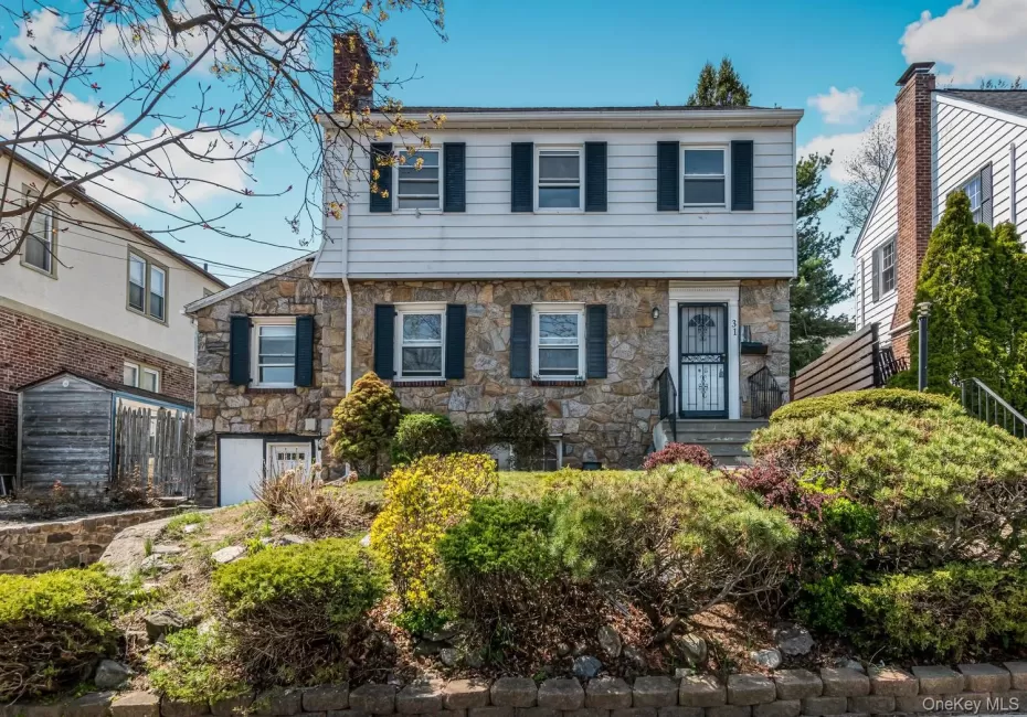 31 Emmett Place, Yonkers, NY, 3 Bedrooms Bedrooms, 6 Rooms Rooms,1 BathroomBathrooms,Residential,For Rent,Emmett,0,976902 31 Emmett Place, Yonkers, NY, 3 Bedrooms Bedrooms, 6 Rooms Rooms,1 BathroomBathrooms,Residential,For Rent,Emmett,0,976902