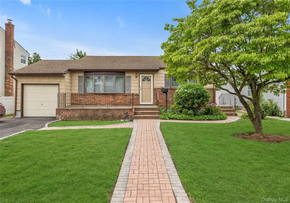 29 Westbury Avenue, Oyster Bay, NY, 3 Bedrooms Bedrooms, 5 Rooms Rooms,1 BathroomBathrooms,Residential,For Rent,Westbury,0,1028156 29 Westbury Avenue, Oyster Bay, NY, 3 Bedrooms Bedrooms, 5 Rooms Rooms,1 BathroomBathrooms,Residential,For Rent,Westbury,0,1028156
