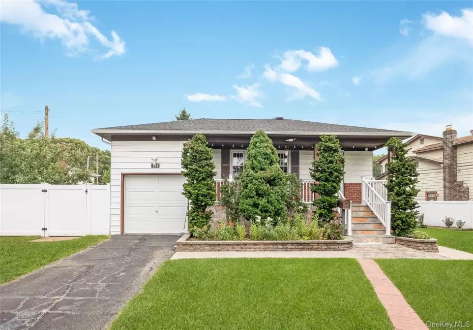 391 Bellmore Road, Hempstead, NY, 3 Bedrooms Bedrooms, 6 Rooms Rooms,1 BathroomBathrooms,Residential,For Rent,Bellmore,0,1029097 391 Bellmore Road, Hempstead, NY, 3 Bedrooms Bedrooms, 6 Rooms Rooms,1 BathroomBathrooms,Residential,For Rent,Bellmore,0,1029097