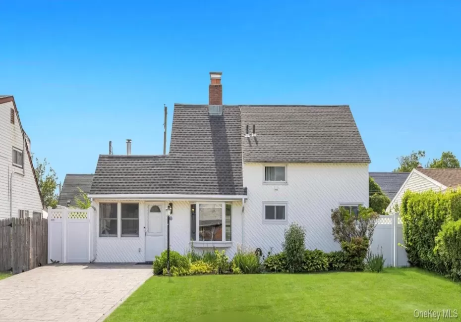 17 Skylark Lane, Hempstead, NY, 5 Bedrooms Bedrooms, 8 Rooms Rooms,2 BathroomsBathrooms,Residential,For Rent,Skylark,0,1029233 17 Skylark Lane, Hempstead, NY, 5 Bedrooms Bedrooms, 8 Rooms Rooms,2 BathroomsBathrooms,Residential,For Rent,Skylark,0,1029233