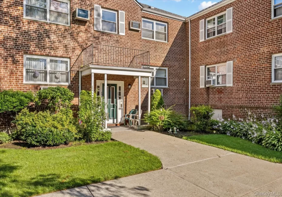 89-20 155th Avenue, New York, NY, 2 Bedrooms Bedrooms, 5 Rooms Rooms,1 BathroomBathrooms,Residential,For Rent,155th,0,1029250 89-20 155th Avenue, New York, NY, 2 Bedrooms Bedrooms, 5 Rooms Rooms,1 BathroomBathrooms,Residential,For Rent,155th,0,1029250