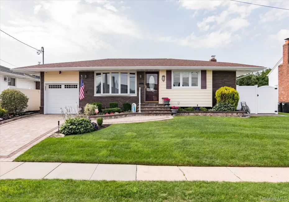 34 1st Avenue, Oyster Bay, NY, 3 Bedrooms Bedrooms, 6 Rooms Rooms,2 BathroomsBathrooms,Residential,For Rent,1st,0,1020868 34 1st Avenue, Oyster Bay, NY, 3 Bedrooms Bedrooms, 6 Rooms Rooms,2 BathroomsBathrooms,Residential,For Rent,1st,0,1020868