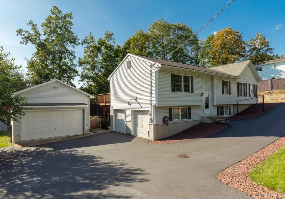41 Martin Drive, La Grange, NY, 3 Bedrooms Bedrooms, 9 Rooms Rooms,4 BathroomsBathrooms,Residential,For Rent,Martin,0,1029284 41 Martin Drive, La Grange, NY, 3 Bedrooms Bedrooms, 9 Rooms Rooms,4 BathroomsBathrooms,Residential,For Rent,Martin,0,1029284