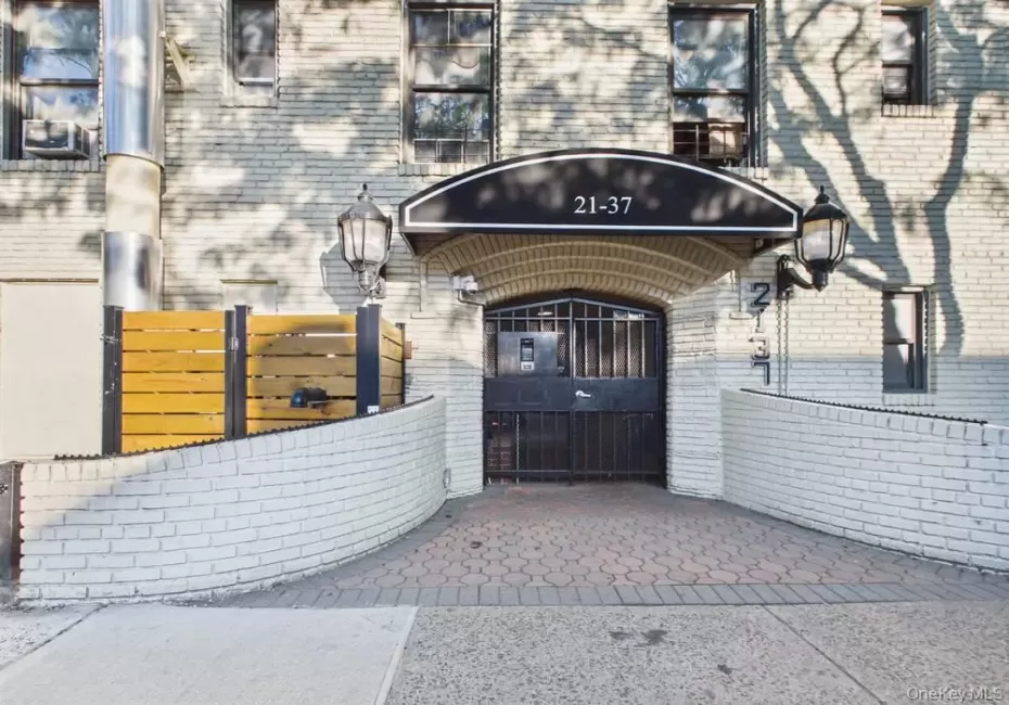 21-37 33rd street, New York, NY, 2 Bedrooms Bedrooms, 4 Rooms Rooms,1 BathroomBathrooms,Residential Lease,For Rent,33rd street,0,1029481 21-37 33rd street, New York, NY, 2 Bedrooms Bedrooms, 4 Rooms Rooms,1 BathroomBathrooms,Residential Lease,For Rent,33rd street,0,1029481