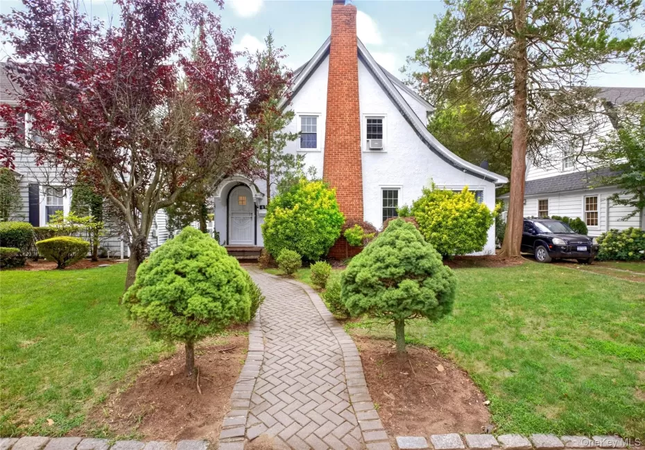 81 Chatham Place, Hempstead, NY, 3 Bedrooms Bedrooms, 7 Rooms Rooms,1 BathroomBathrooms,Residential,For Rent,Chatham,0,1029433 81 Chatham Place, Hempstead, NY, 3 Bedrooms Bedrooms, 7 Rooms Rooms,1 BathroomBathrooms,Residential,For Rent,Chatham,0,1029433