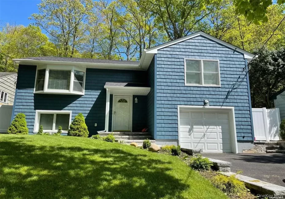 Welcome Home to 84 Ocean AveNorthport Village Welcome Home to 84 Ocean AveNorthport Village