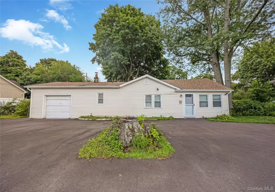 20 Buchanan Avenue, Babylon, NY, 3 Bedrooms Bedrooms, 6 Rooms Rooms,1 BathroomBathrooms,Residential,For Rent,Buchanan,0,1026909 20 Buchanan Avenue, Babylon, NY, 3 Bedrooms Bedrooms, 6 Rooms Rooms,1 BathroomBathrooms,Residential,For Rent,Buchanan,0,1026909