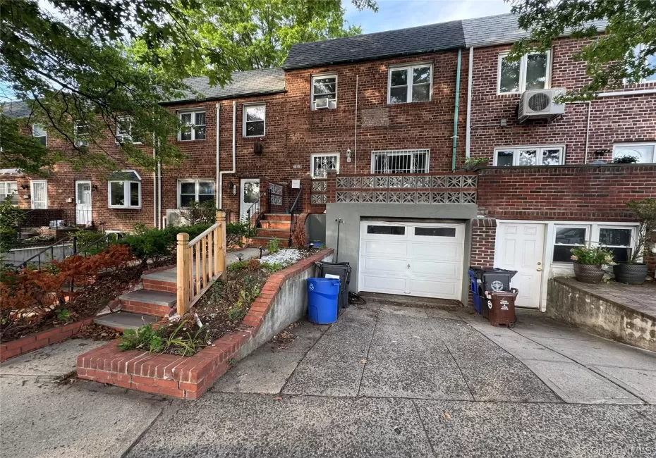 5841 205th Street, New York, NY, 3 Bedrooms Bedrooms, 6 Rooms Rooms,2 BathroomsBathrooms,Residential Lease,For Rent,205th,0,1029629 5841 205th Street, New York, NY, 3 Bedrooms Bedrooms, 6 Rooms Rooms,2 BathroomsBathrooms,Residential Lease,For Rent,205th,0,1029629
