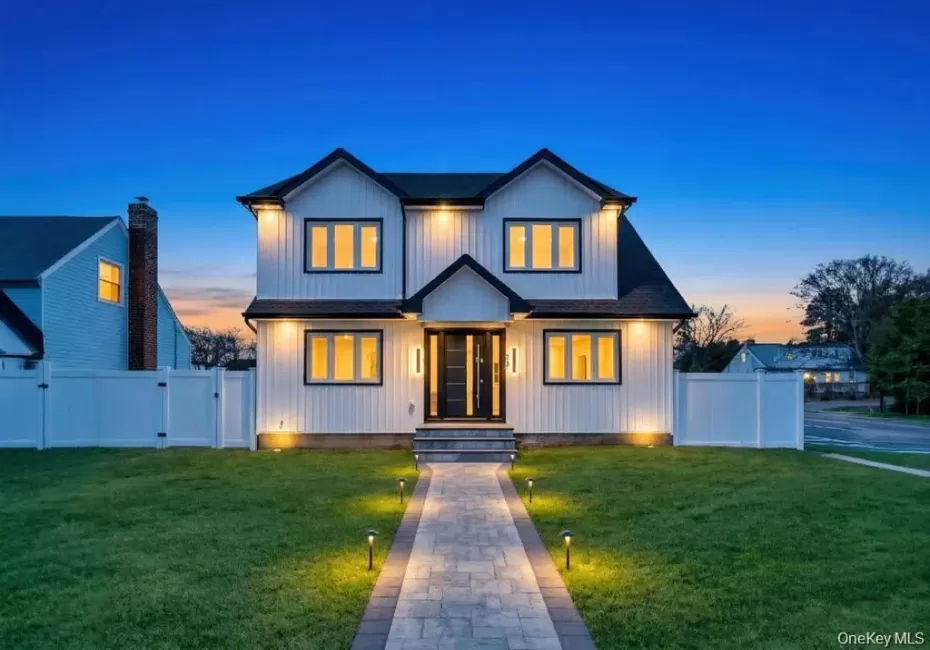 28 Elm Street, Oyster Bay, NY, 5 Bedrooms Bedrooms, 10 Rooms Rooms,4 BathroomsBathrooms,Residential,For Rent,Elm,0,1029349 28 Elm Street, Oyster Bay, NY, 5 Bedrooms Bedrooms, 10 Rooms Rooms,4 BathroomsBathrooms,Residential,For Rent,Elm,0,1029349