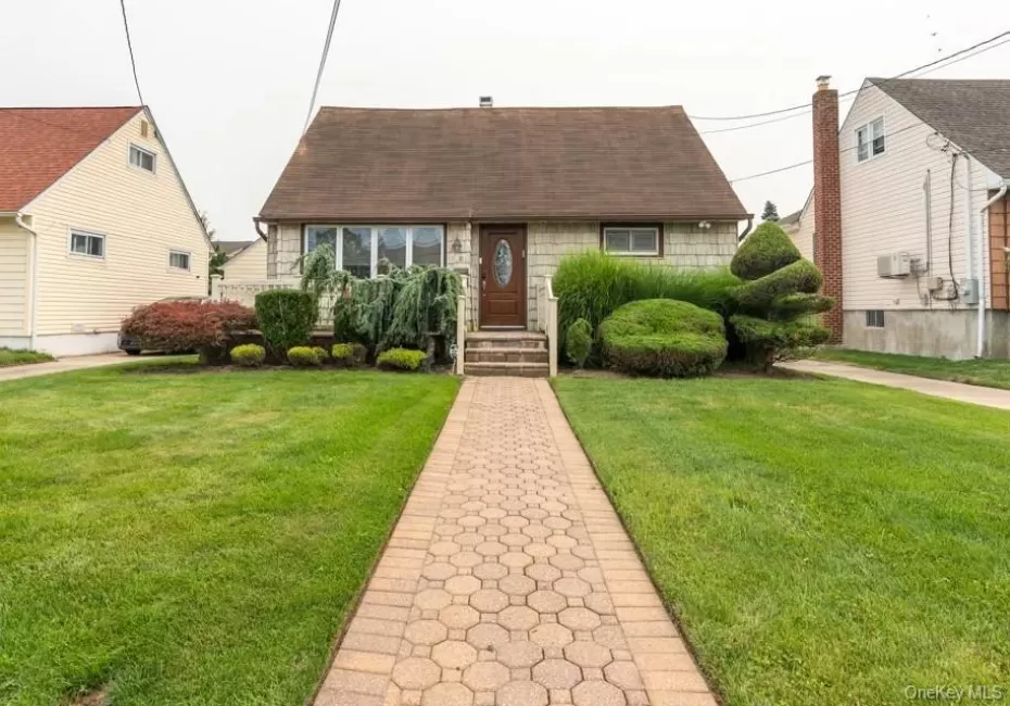81 Montgomery Avenue, Hempstead, NY, 4 Bedrooms Bedrooms, 9 Rooms Rooms,2 BathroomsBathrooms,Residential,For Rent,Montgomery,0,1029003 81 Montgomery Avenue, Hempstead, NY, 4 Bedrooms Bedrooms, 9 Rooms Rooms,2 BathroomsBathrooms,Residential,For Rent,Montgomery,0,1029003