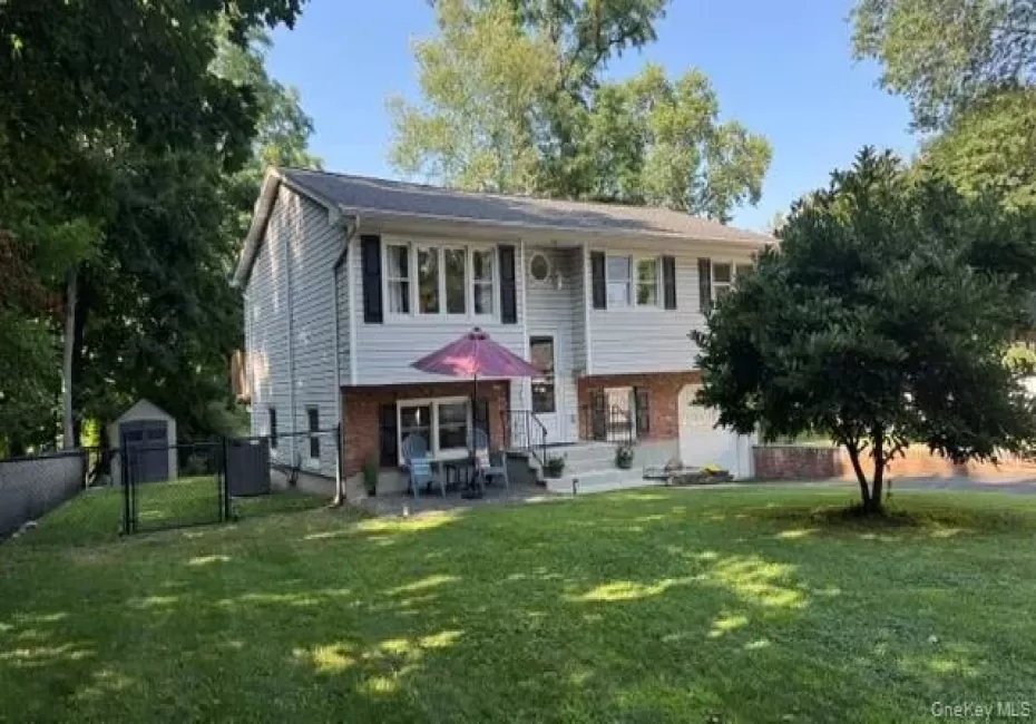 20 Avenue C, Orangetown, NY, 3 Bedrooms Bedrooms, 8 Rooms Rooms,1 BathroomBathrooms,Residential,For Rent,Avenue C,0,1029253 20 Avenue C, Orangetown, NY, 3 Bedrooms Bedrooms, 8 Rooms Rooms,1 BathroomBathrooms,Residential,For Rent,Avenue C,0,1029253