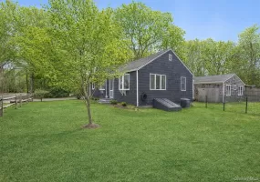 111 Oak Lane, East Hampton, NY, 2 Bedrooms Bedrooms, 5 Rooms Rooms,1 BathroomBathrooms,Residential,For Rent,Oak,0,1017818 111 Oak Lane, East Hampton, NY, 2 Bedrooms Bedrooms, 5 Rooms Rooms,1 BathroomBathrooms,Residential,For Rent,Oak,0,1017818