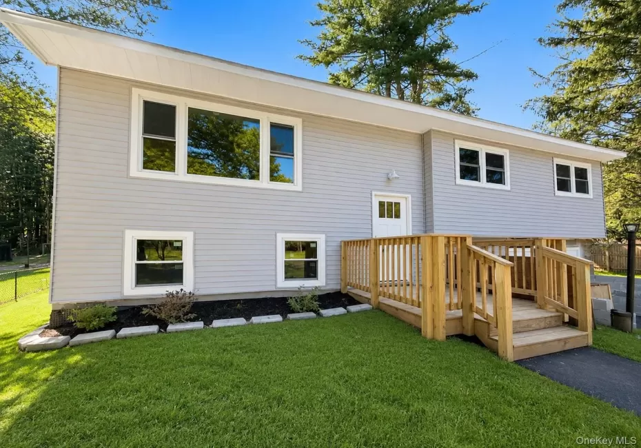 13 Moss Lane, Thompson, NY, 4 Bedrooms Bedrooms, 7 Rooms Rooms,1 BathroomBathrooms,Residential,For Rent,Moss,0,1029195 13 Moss Lane, Thompson, NY, 4 Bedrooms Bedrooms, 7 Rooms Rooms,1 BathroomBathrooms,Residential,For Rent,Moss,0,1029195
