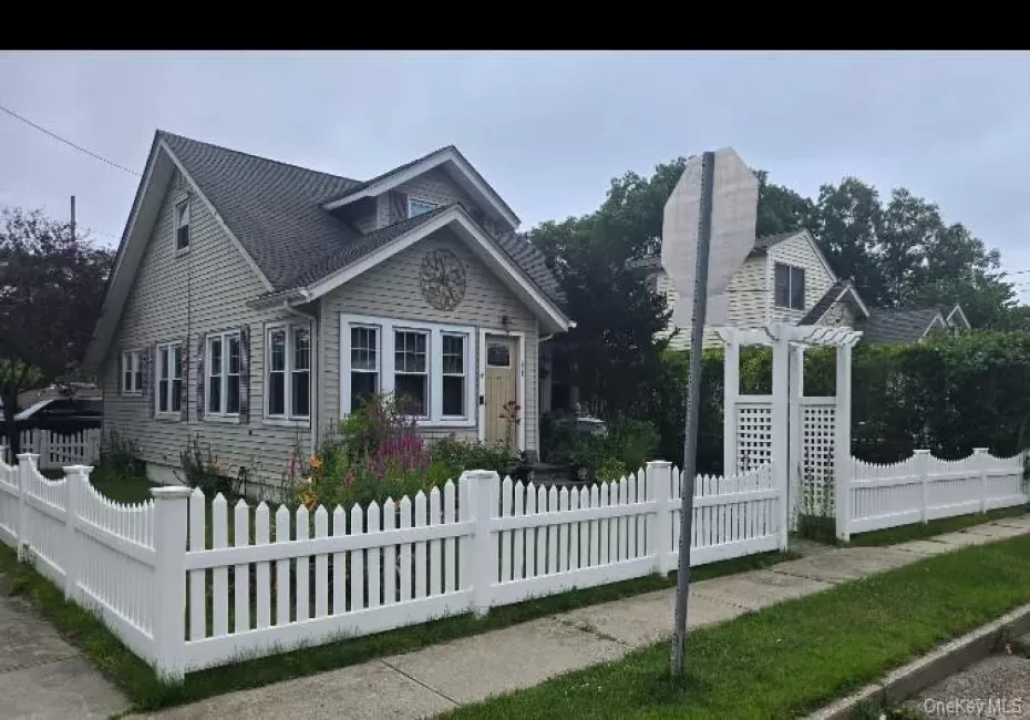 61 Highland Avenue, Brookhaven, NY, 3 Bedrooms Bedrooms, 6 Rooms Rooms,2 BathroomsBathrooms,Residential,For Rent,Highland,0,1024811 61 Highland Avenue, Brookhaven, NY, 3 Bedrooms Bedrooms, 6 Rooms Rooms,2 BathroomsBathrooms,Residential,For Rent,Highland,0,1024811