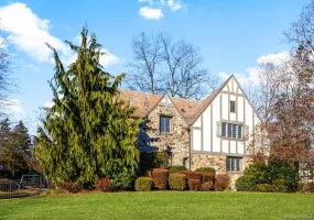 22 Verdun Avenue, New Rochelle, NY, 4 Bedrooms Bedrooms, 8 Rooms Rooms,2 BathroomsBathrooms,Residential Lease,For Rent,Verdun,0,1028308 22 Verdun Avenue, New Rochelle, NY, 4 Bedrooms Bedrooms, 8 Rooms Rooms,2 BathroomsBathrooms,Residential Lease,For Rent,Verdun,0,1028308