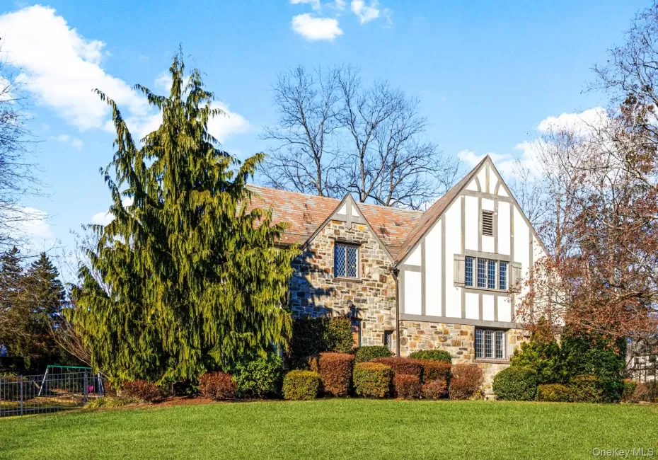 Beautiful Bonnie Crest Tudor Beautiful Bonnie Crest Tudor