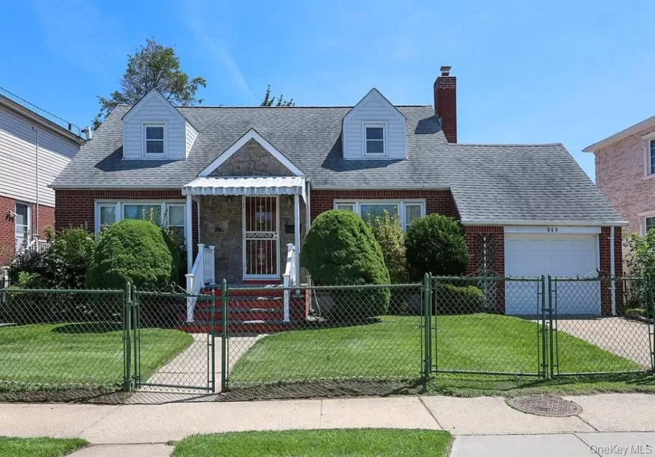 560 6th Street, North Hempstead, NY, 5 Bedrooms Bedrooms, 7 Rooms Rooms,2 BathroomsBathrooms,Residential,For Rent,6th,0,1029807 560 6th Street, North Hempstead, NY, 5 Bedrooms Bedrooms, 7 Rooms Rooms,2 BathroomsBathrooms,Residential,For Rent,6th,0,1029807