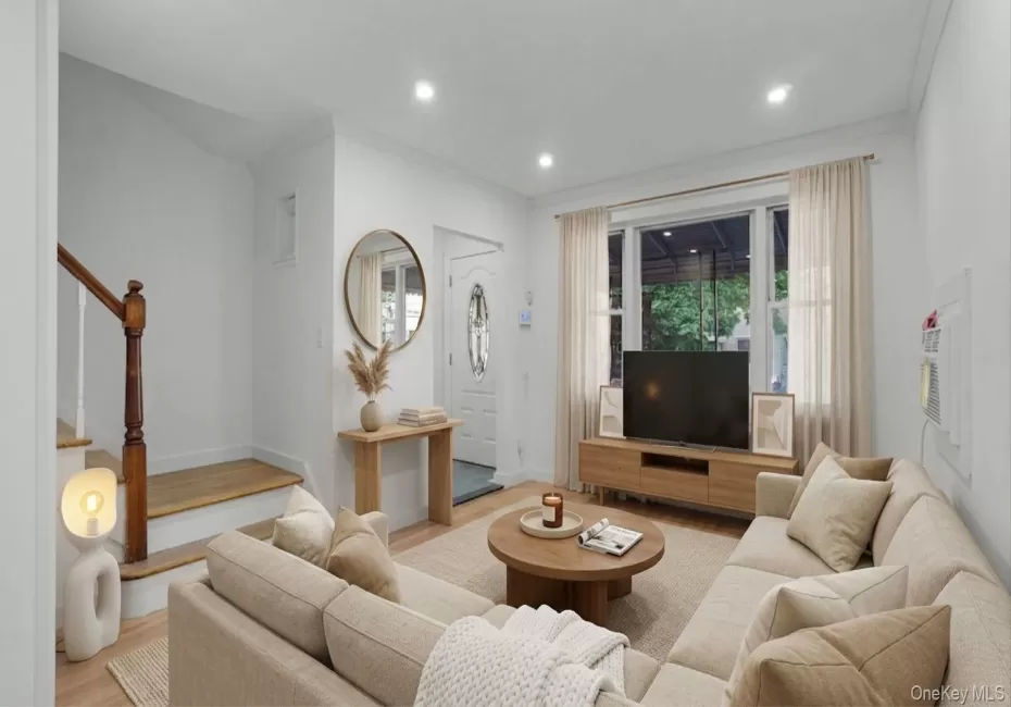 4135 Murdock Avenue, New York, NY, 3 Bedrooms Bedrooms, 6 Rooms Rooms,2 BathroomsBathrooms,Residential,For Rent,Murdock,0,1029833 4135 Murdock Avenue, New York, NY, 3 Bedrooms Bedrooms, 6 Rooms Rooms,2 BathroomsBathrooms,Residential,For Rent,Murdock,0,1029833