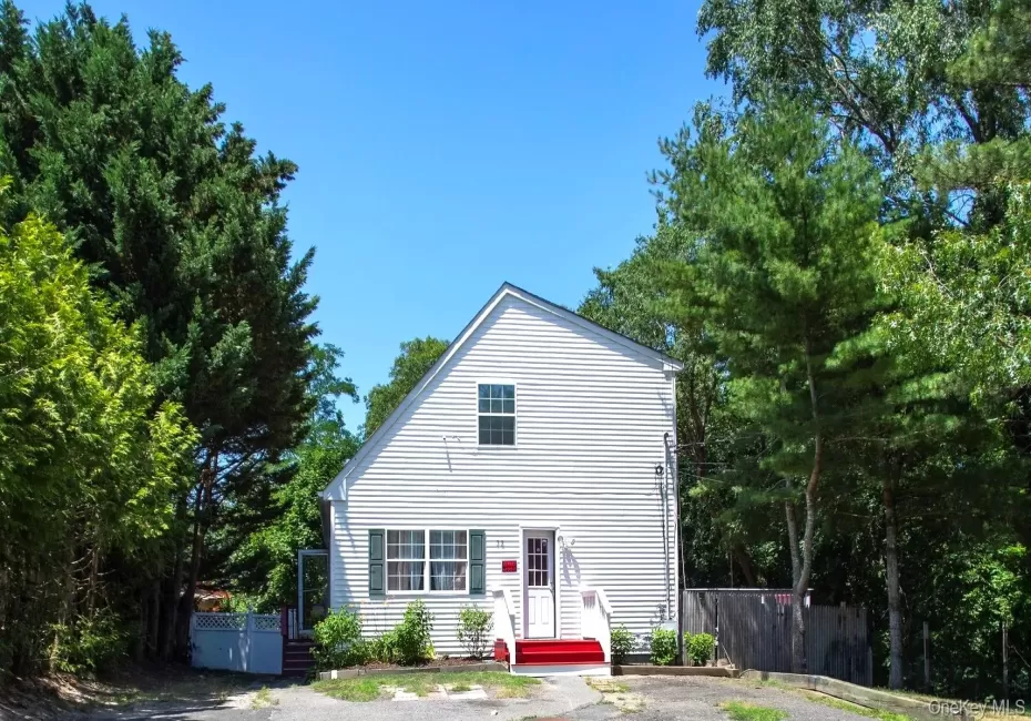 32 Birch Court, Riverhead, NY, 5 Bedrooms Bedrooms, 7 Rooms Rooms,2 BathroomsBathrooms,Residential,For Rent,Birch,0,1029093 32 Birch Court, Riverhead, NY, 5 Bedrooms Bedrooms, 7 Rooms Rooms,2 BathroomsBathrooms,Residential,For Rent,Birch,0,1029093