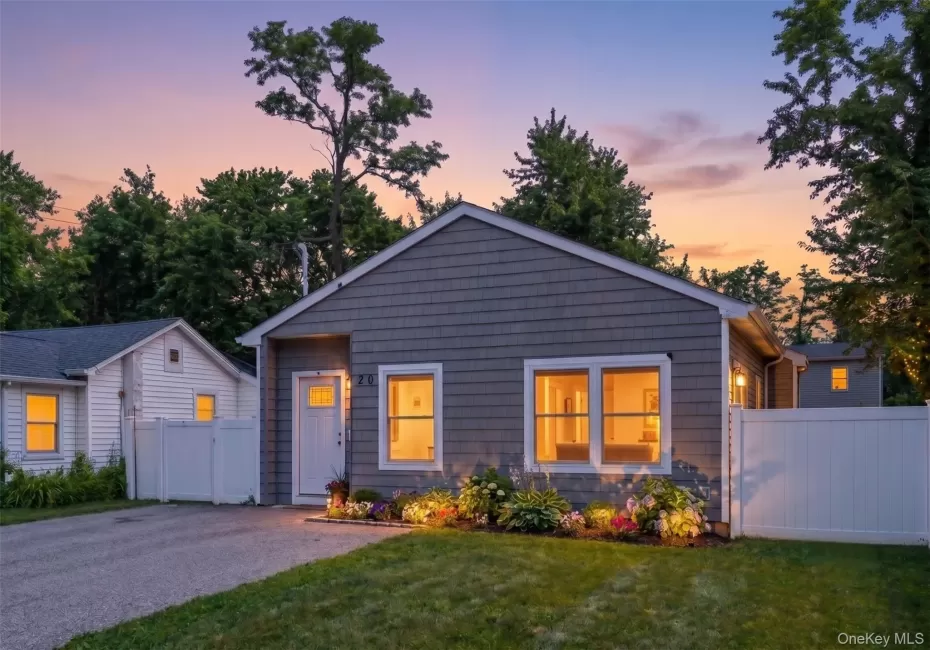 20 Cedar Road, Brookhaven, NY, 3 Bedrooms Bedrooms, 6 Rooms Rooms,1 BathroomBathrooms,Residential,For Rent,Cedar,0,1026566 20 Cedar Road, Brookhaven, NY, 3 Bedrooms Bedrooms, 6 Rooms Rooms,1 BathroomBathrooms,Residential,For Rent,Cedar,0,1026566