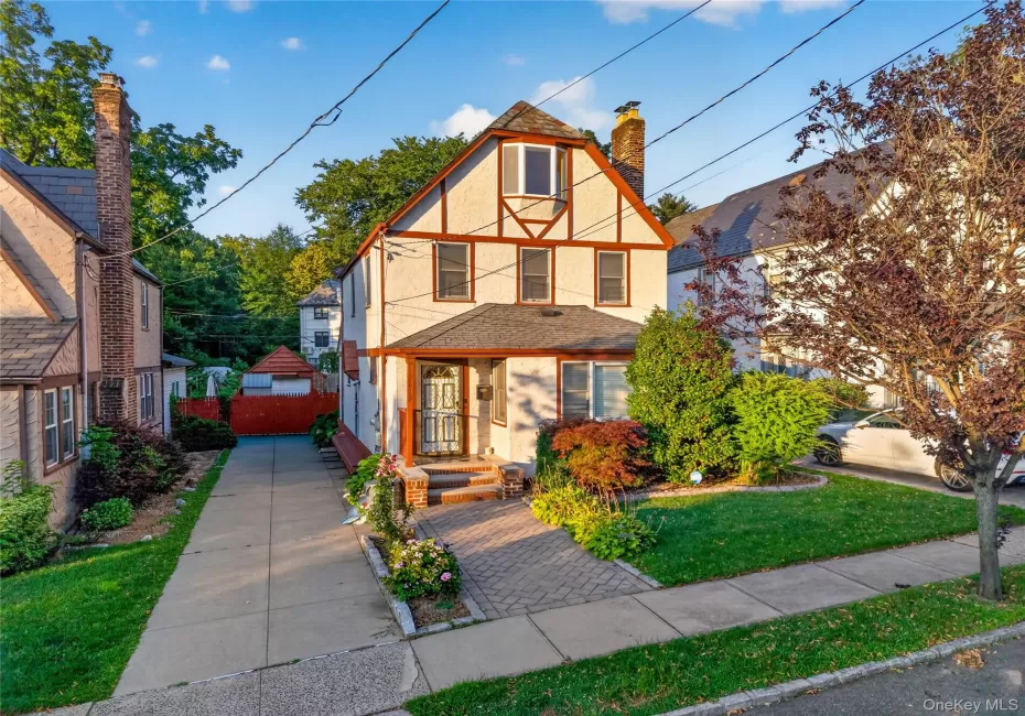 46-19 Iris Lane, North Hempstead, NY, 4 Bedrooms Bedrooms, 8 Rooms Rooms,2 BathroomsBathrooms,Residential,For Rent,Iris,0,1030208 46-19 Iris Lane, North Hempstead, NY, 4 Bedrooms Bedrooms, 8 Rooms Rooms,2 BathroomsBathrooms,Residential,For Rent,Iris,0,1030208