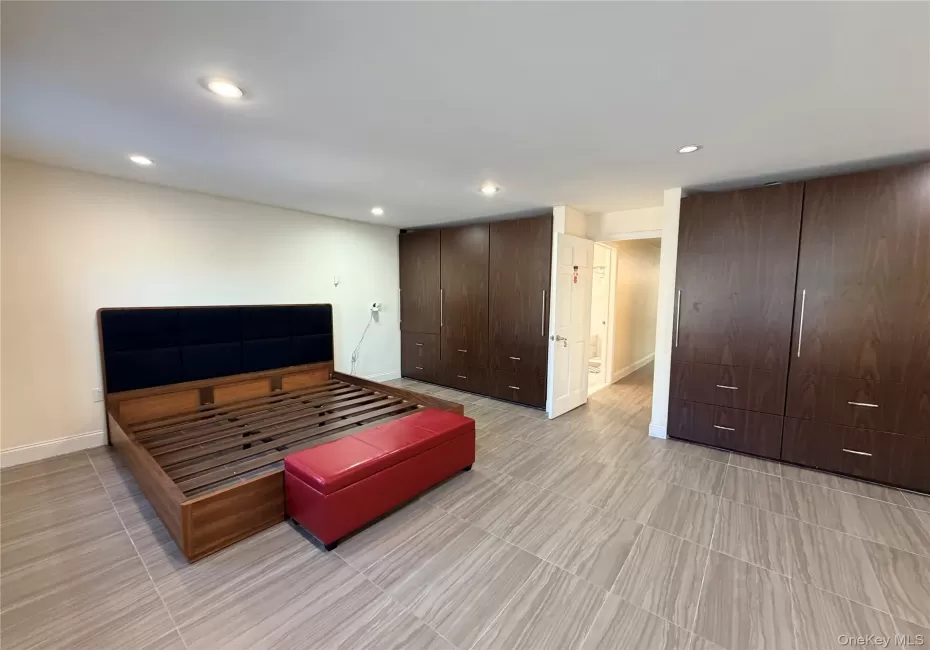 3321 Farrington Street, New York, NY, 3 Bedrooms Bedrooms, 5 Rooms Rooms,1 BathroomBathrooms,Residential Lease,For Rent,Farrington,0,1030125 3321 Farrington Street, New York, NY, 3 Bedrooms Bedrooms, 5 Rooms Rooms,1 BathroomBathrooms,Residential Lease,For Rent,Farrington,0,1030125