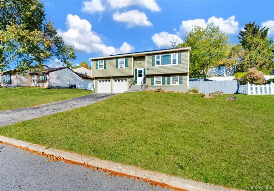 42 Keats Drive, New Windsor, NY, 3 Bedrooms Bedrooms, 8 Rooms Rooms,1 BathroomBathrooms,Residential,For Rent,Keats,0,1030142 42 Keats Drive, New Windsor, NY, 3 Bedrooms Bedrooms, 8 Rooms Rooms,1 BathroomBathrooms,Residential,For Rent,Keats,0,1030142