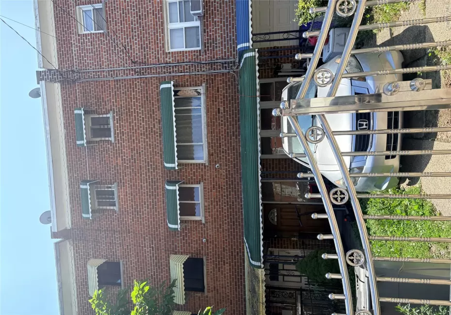 445 Effingham Avenue, New York, NY, 3 Bedrooms Bedrooms, 5 Rooms Rooms,2 BathroomsBathrooms,Residential,For Rent,Effingham,0,1030217 445 Effingham Avenue, New York, NY, 3 Bedrooms Bedrooms, 5 Rooms Rooms,2 BathroomsBathrooms,Residential,For Rent,Effingham,0,1030217