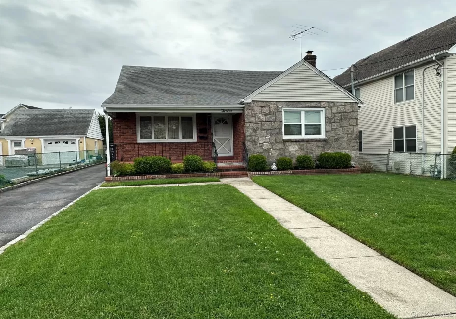12 Smith Street, Glen Cove, NY, 3 Bedrooms Bedrooms, 7 Rooms Rooms,1 BathroomBathrooms,Residential Lease,For Rent,Smith,0,1030344 12 Smith Street, Glen Cove, NY, 3 Bedrooms Bedrooms, 7 Rooms Rooms,1 BathroomBathrooms,Residential Lease,For Rent,Smith,0,1030344