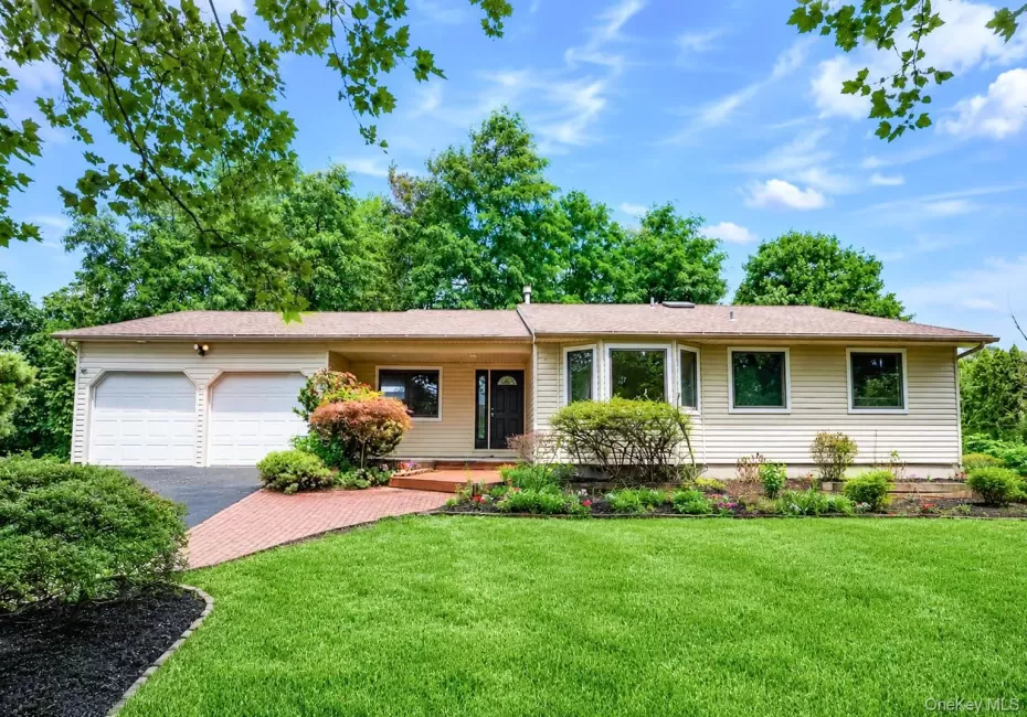 15 Dix Circle, Huntington, NY, 4 Bedrooms Bedrooms, 8 Rooms Rooms,2 BathroomsBathrooms,Residential,For Rent,Dix,0,1029801 15 Dix Circle, Huntington, NY, 4 Bedrooms Bedrooms, 8 Rooms Rooms,2 BathroomsBathrooms,Residential,For Rent,Dix,0,1029801