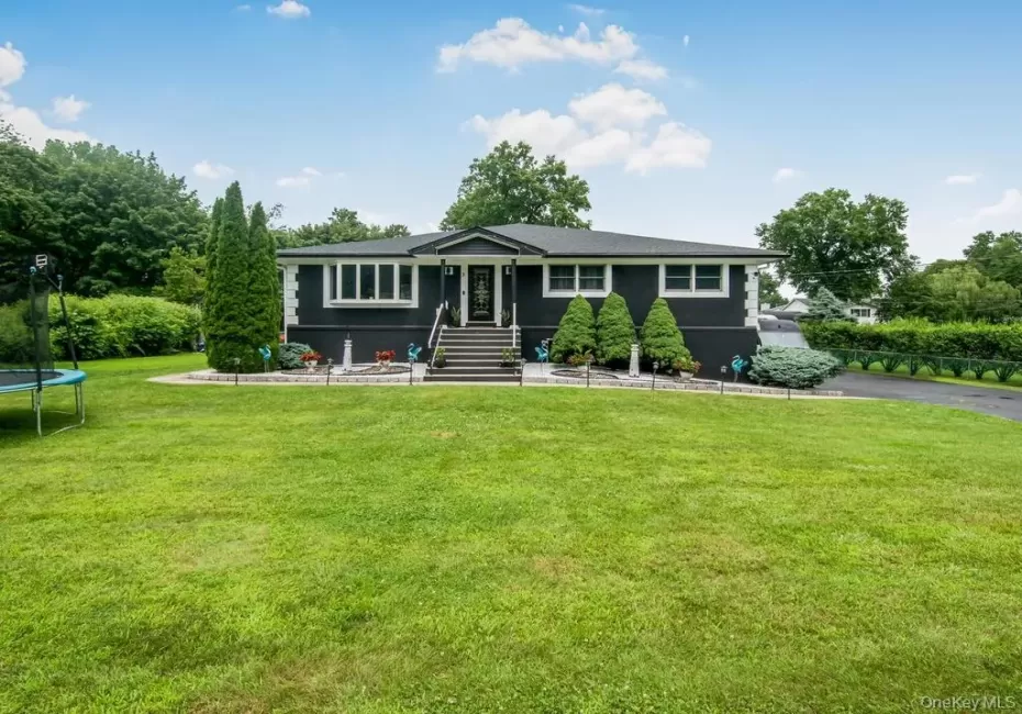 3 Quaker Road, Clarkstown, NY, 4 Bedrooms Bedrooms, 9 Rooms Rooms,3 BathroomsBathrooms,Residential,For Rent,Quaker,0,1027883 3 Quaker Road, Clarkstown, NY, 4 Bedrooms Bedrooms, 9 Rooms Rooms,3 BathroomsBathrooms,Residential,For Rent,Quaker,0,1027883