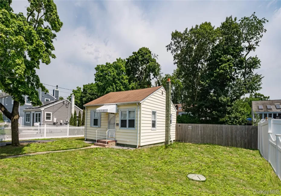 123 Cherubina Lane, Babylon, NY, 2 Bedrooms Bedrooms, 4 Rooms Rooms,1 BathroomBathrooms,Residential,For Rent,Cherubina,0,1027819 123 Cherubina Lane, Babylon, NY, 2 Bedrooms Bedrooms, 4 Rooms Rooms,1 BathroomBathrooms,Residential,For Rent,Cherubina,0,1027819