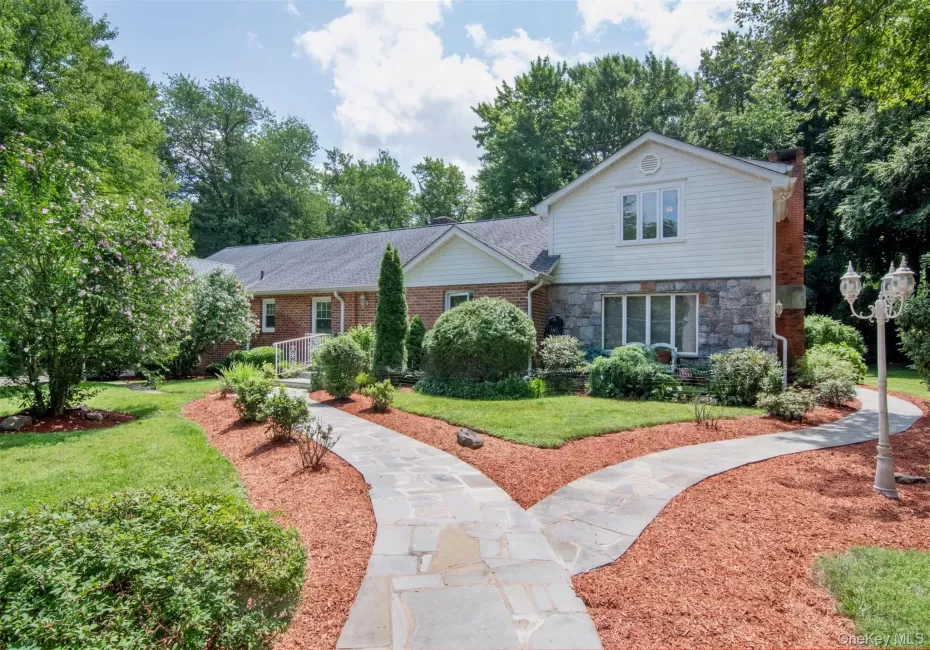 23 Barnaby Lane, Greenburgh, NY, 4 Bedrooms Bedrooms, 11 Rooms Rooms,5 BathroomsBathrooms,Residential,For Rent,Barnaby,0,1029995 23 Barnaby Lane, Greenburgh, NY, 4 Bedrooms Bedrooms, 11 Rooms Rooms,5 BathroomsBathrooms,Residential,For Rent,Barnaby,0,1029995