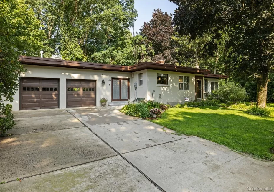 206 Cliff Road, Riverhead, NY, 4 Bedrooms Bedrooms, 9 Rooms Rooms,2 BathroomsBathrooms,Residential,For Rent,Cliff,0,1030137 206 Cliff Road, Riverhead, NY, 4 Bedrooms Bedrooms, 9 Rooms Rooms,2 BathroomsBathrooms,Residential,For Rent,Cliff,0,1030137