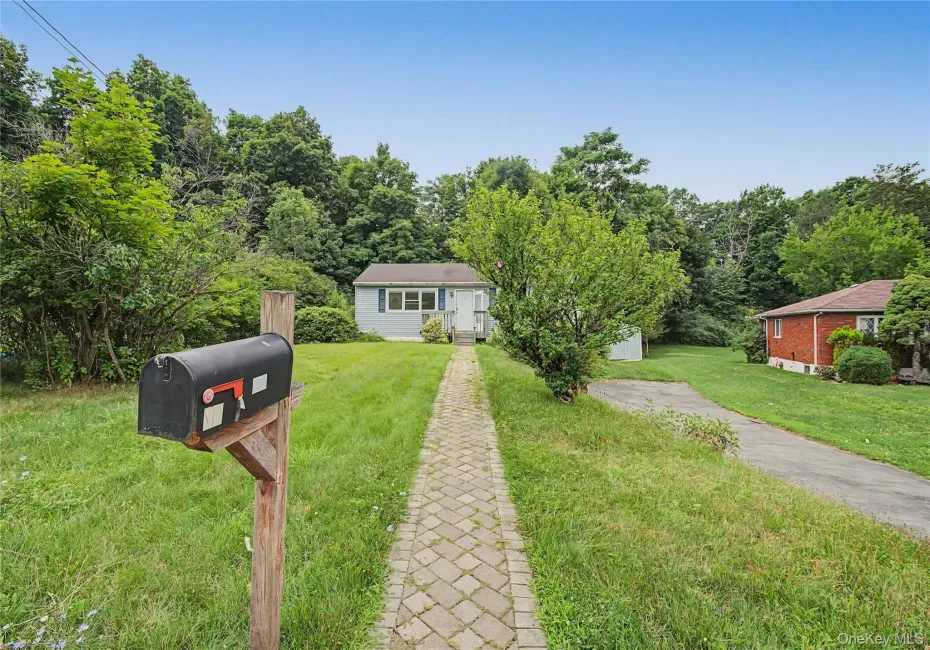 Spacious front yard with a long private driveway and peaceful surroundings. Spacious front yard with a long private driveway and peaceful surroundings.