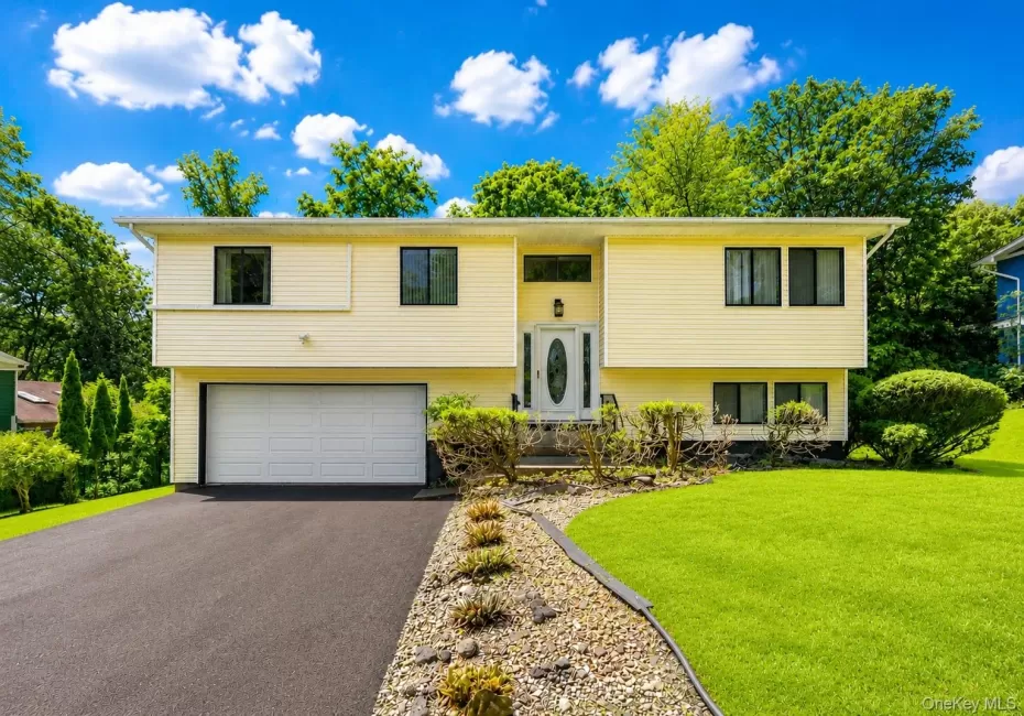 23 Carriage Lane, Ramapo, NY, 4 Bedrooms Bedrooms, 8 Rooms Rooms,3 BathroomsBathrooms,Residential,For Rent,Carriage,0,1030103 23 Carriage Lane, Ramapo, NY, 4 Bedrooms Bedrooms, 8 Rooms Rooms,3 BathroomsBathrooms,Residential,For Rent,Carriage,0,1030103