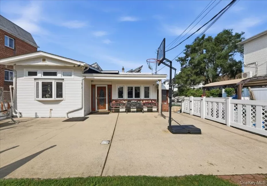 672 Drew Street, New York, NY, 3 Bedrooms Bedrooms, 6 Rooms Rooms,3 BathroomsBathrooms,Residential,For Rent,Drew,0,1030432 672 Drew Street, New York, NY, 3 Bedrooms Bedrooms, 6 Rooms Rooms,3 BathroomsBathrooms,Residential,For Rent,Drew,0,1030432