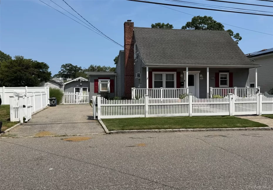 300 Beachview Street, Babylon, NY, 3 Bedrooms Bedrooms, 6 Rooms Rooms,1 BathroomBathrooms,Residential,For Rent,Beachview,0,1029621 300 Beachview Street, Babylon, NY, 3 Bedrooms Bedrooms, 6 Rooms Rooms,1 BathroomBathrooms,Residential,For Rent,Beachview,0,1029621
