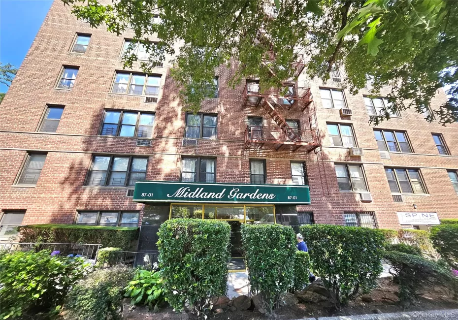 87-01 Midland Parkway, New York, NY, 2 Rooms Rooms,1 BathroomBathrooms,Residential,For Rent,Midland,0,1030534 87-01 Midland Parkway, New York, NY, 2 Rooms Rooms,1 BathroomBathrooms,Residential,For Rent,Midland,0,1030534