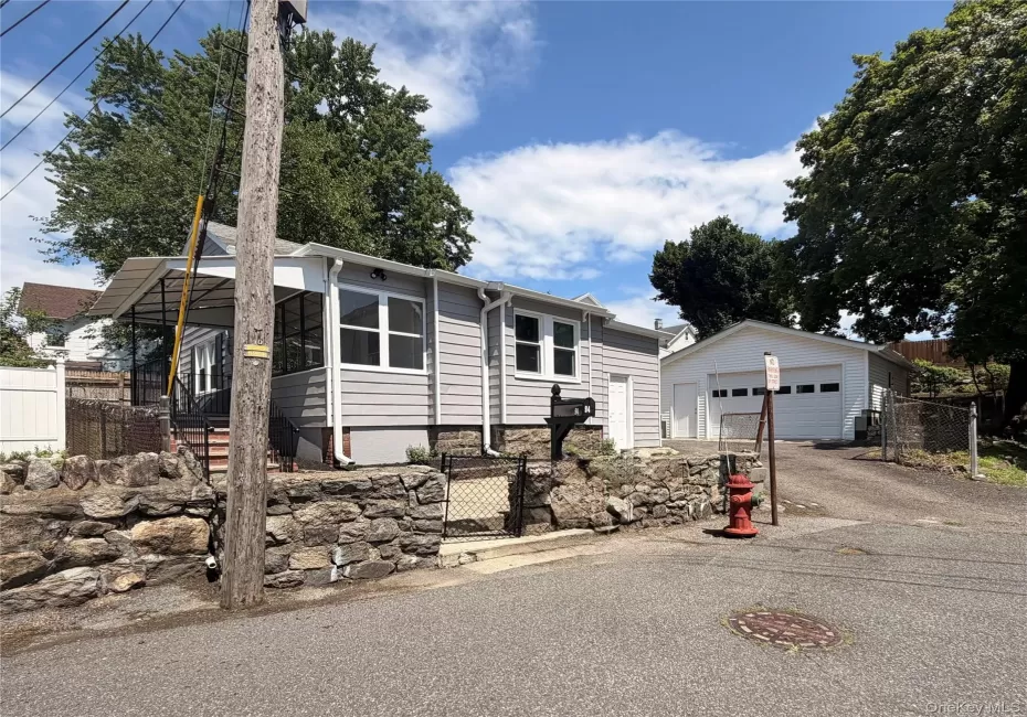 94 Center Street, Highlands, NY, 3 Bedrooms Bedrooms, 6 Rooms Rooms,1 BathroomBathrooms,Residential Lease,For Rent,Center,0,1030233 94 Center Street, Highlands, NY, 3 Bedrooms Bedrooms, 6 Rooms Rooms,1 BathroomBathrooms,Residential Lease,For Rent,Center,0,1030233