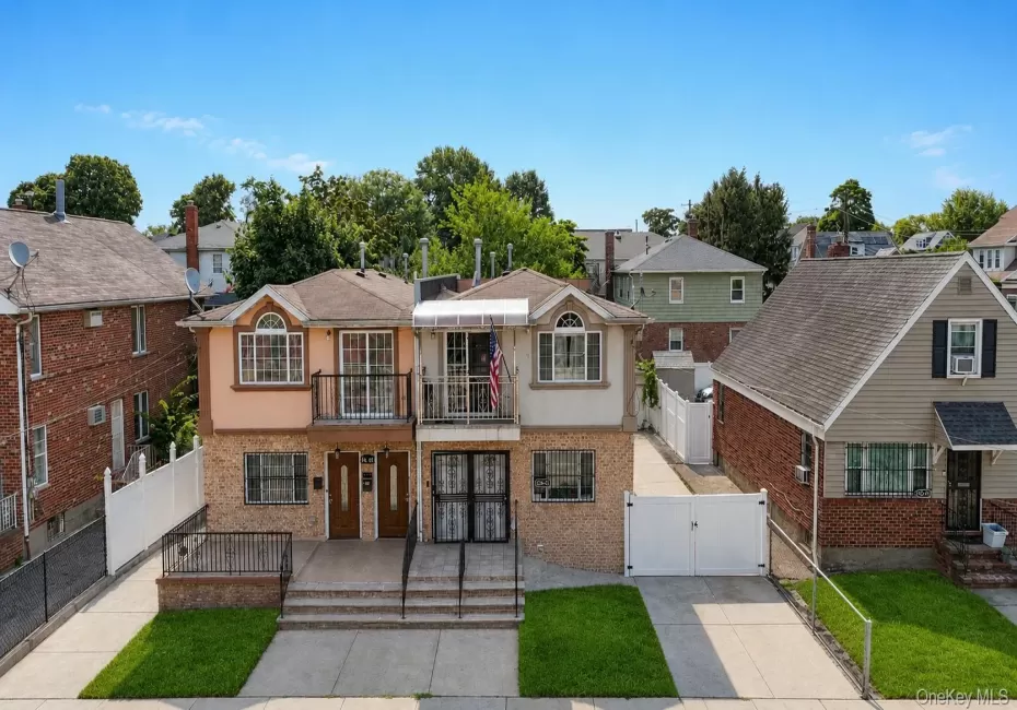 This listing is for the unit on the right side of the duplex as shown in the photo This listing is for the unit on the right side of the duplex as shown in the photo